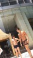 [Fotos] Rain curtindo a piscina do hotel 